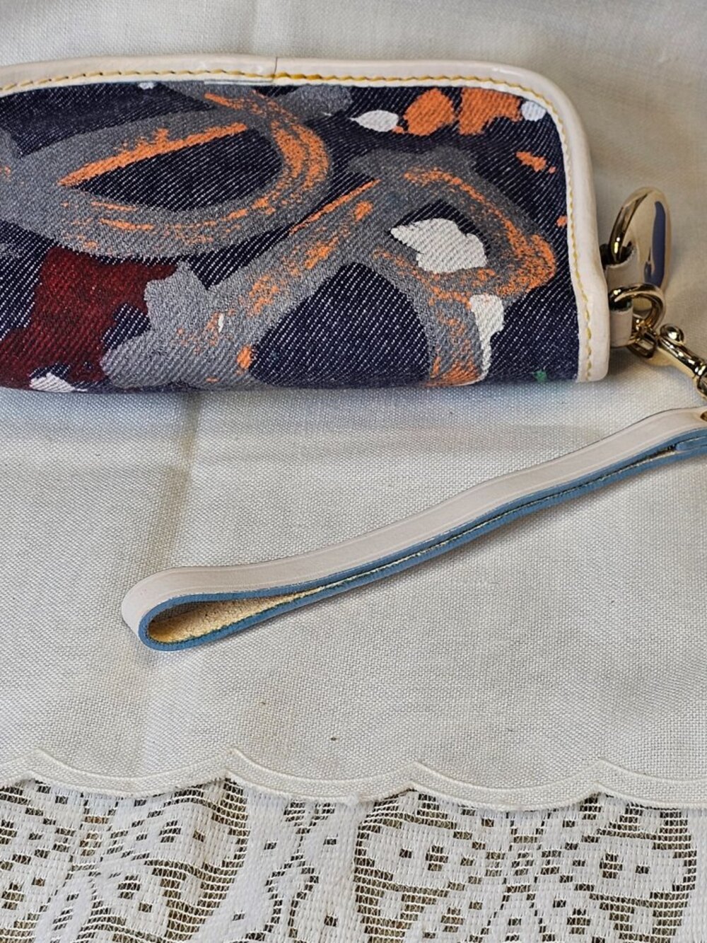 Dooney & Burke Multicolor Abstract Denim Wristlet – Rare Y2K Style Blue duck - Picture 5 of 9